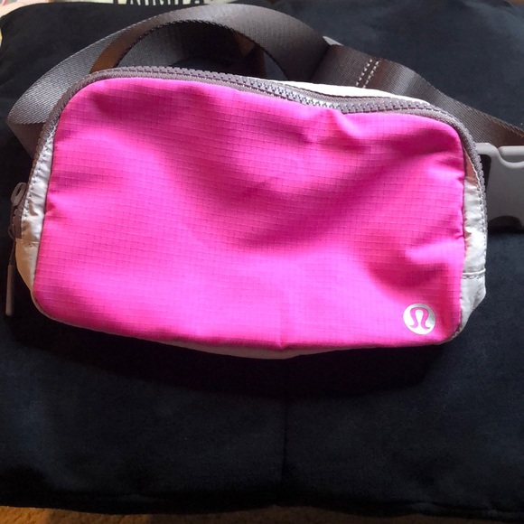 Lululemon Everywhere belt bag pink and grey colorblock! - Picture 1 of 4